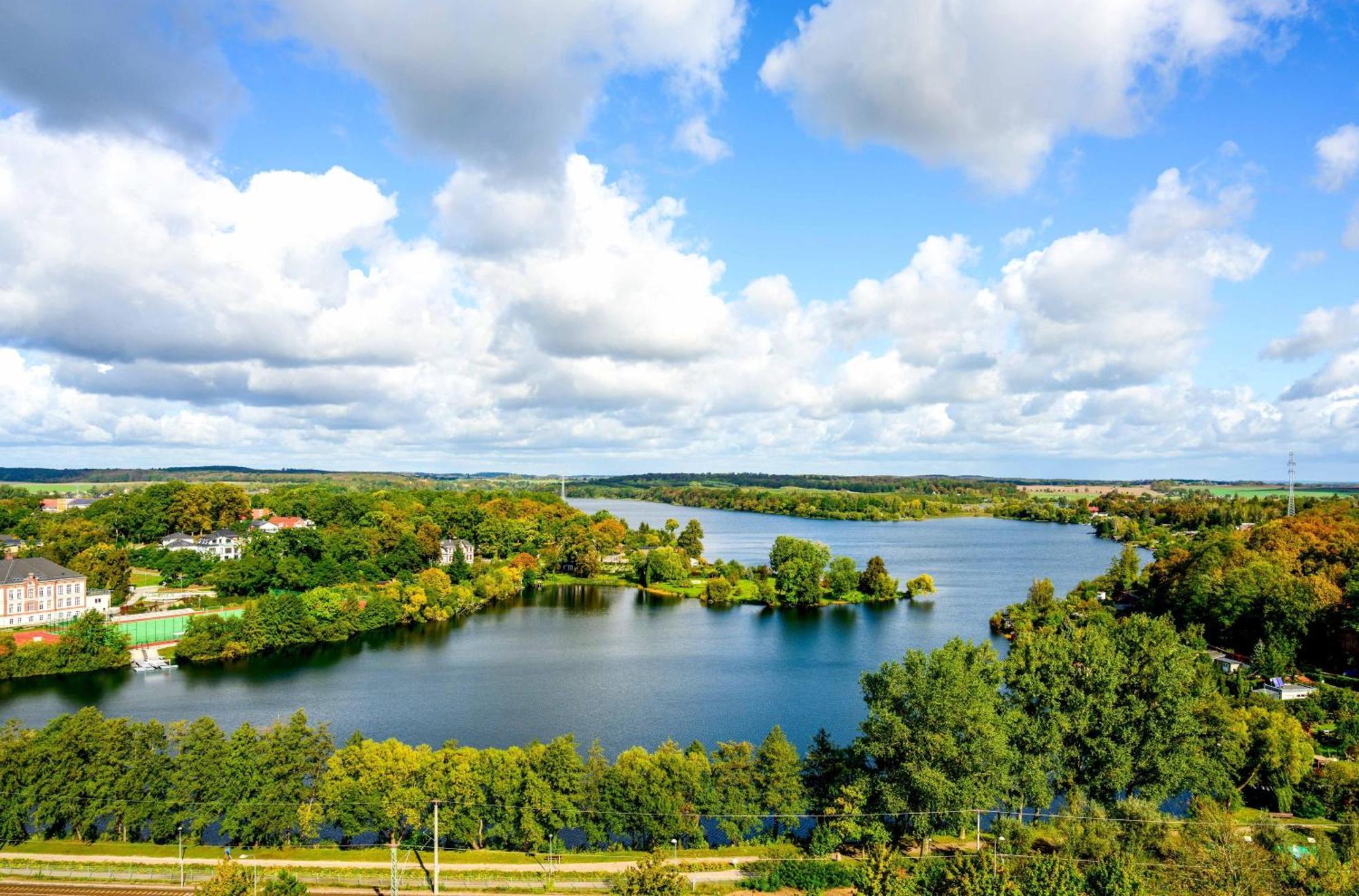 Ferienwohnungen Am Mueritzer Hafen Waren  Buitenkant foto